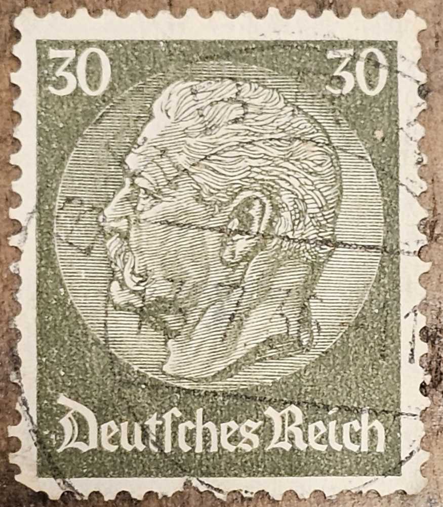 Green Christmas Tree With Red Star