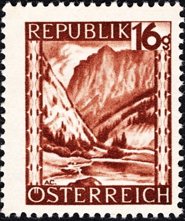 Bowl with corresponding lid, Upper Austria