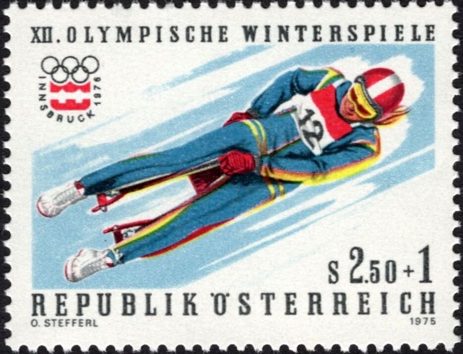 Eurasian Hoopoe (Upupa epops), Broad-bordered Bee Hawkmoth