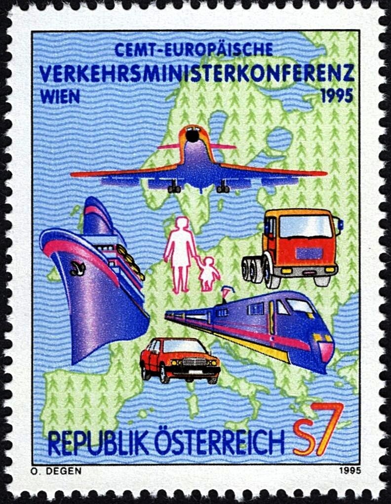 Man with paraplegia in a cross-country sledge