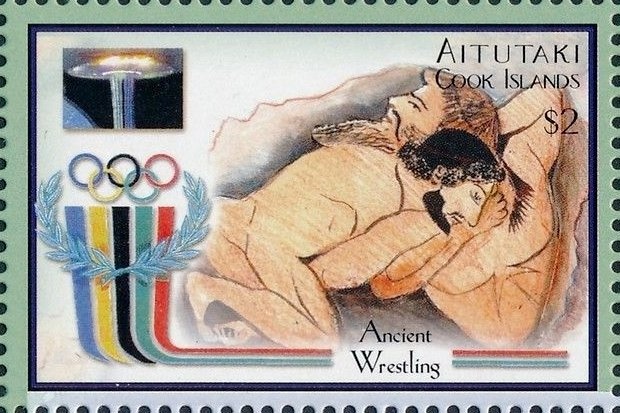 Rooster with green tail feathers