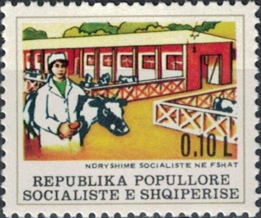 ‭Hand aiming ball at basket and map of Europe