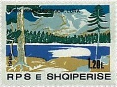 Handshake in front of Albanian and Soviet flags