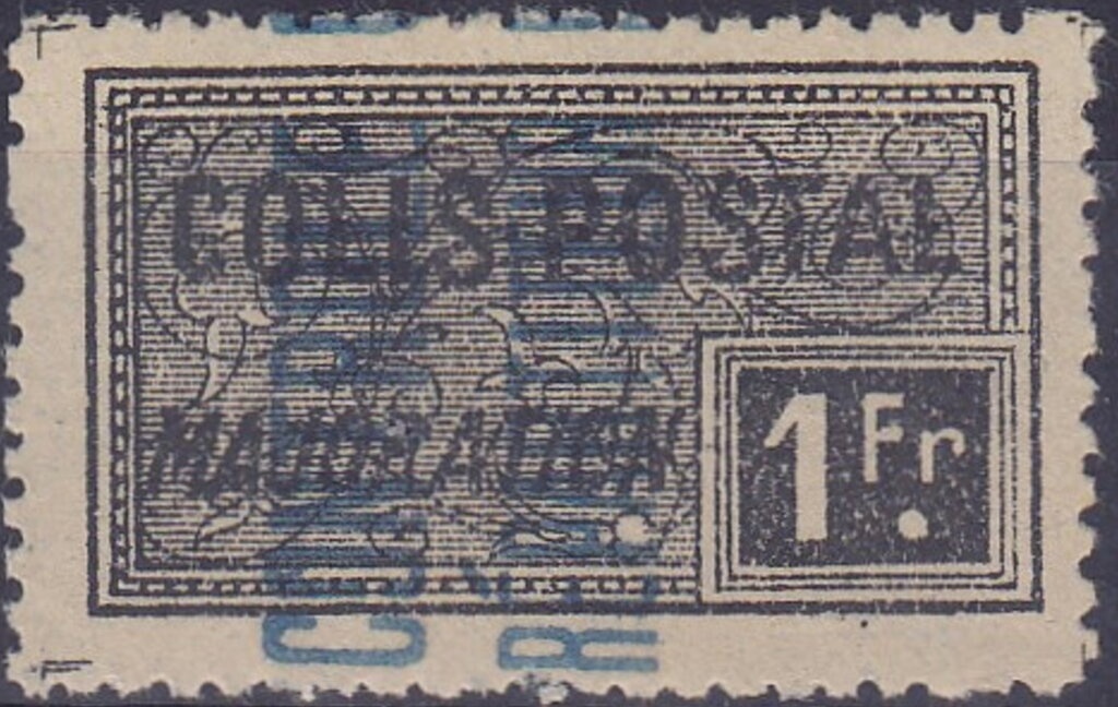 Native Dagger redrawn (Narrow margins between stamps)