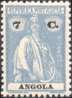 Trigonal Hairy Triton (Cymatium trigonum)