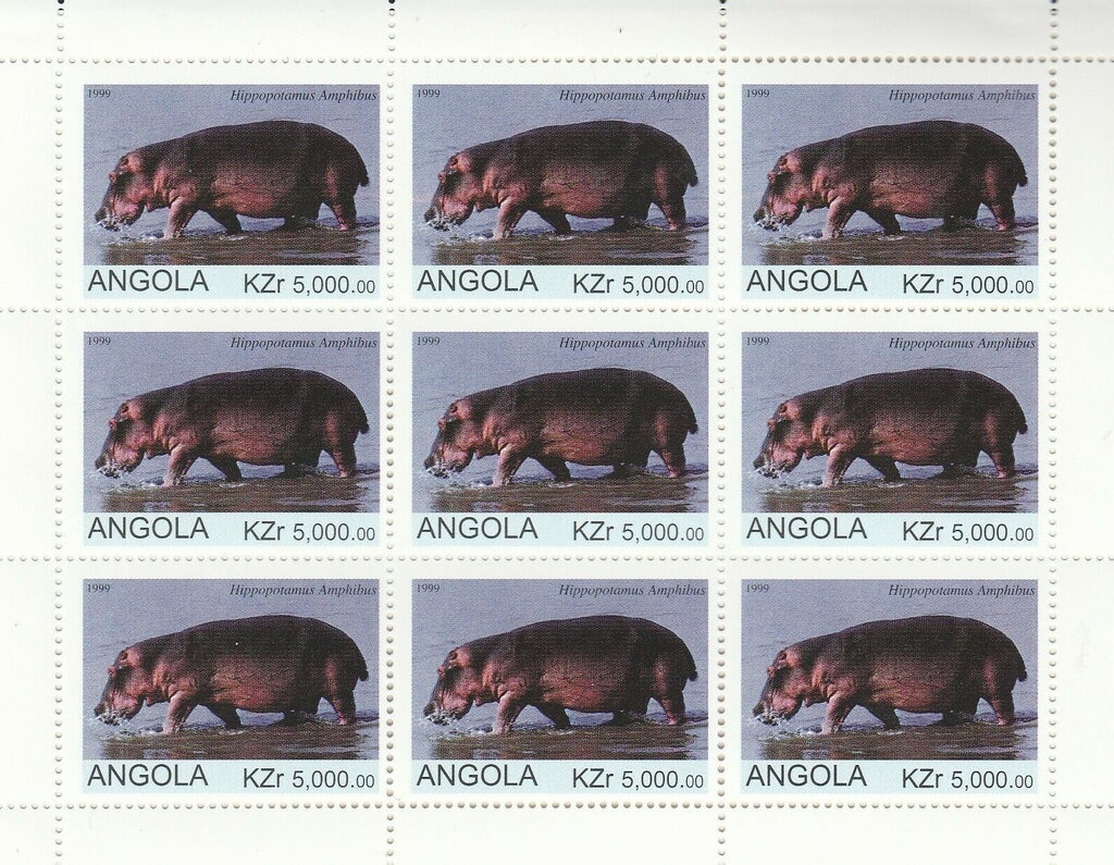 Minnie Mouse tying Ribbon round Pluto's Neck