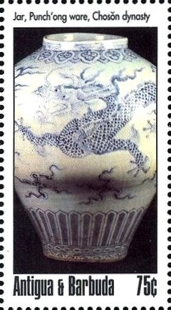 Daisy and Minnie eating Ice Cream