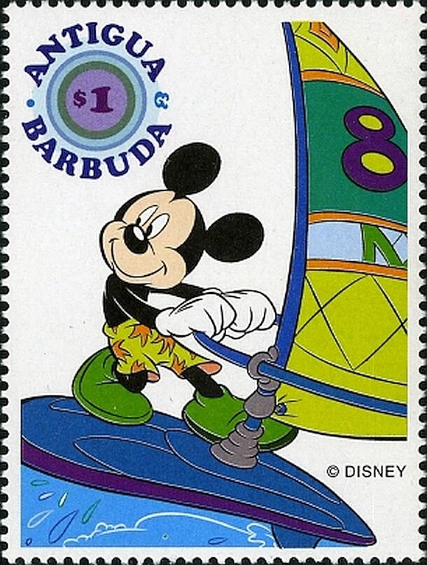 Scarlet Macaw (Ara macao)