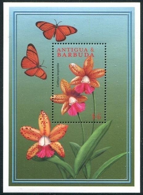 Merry Christmas: Fireplace and gifts