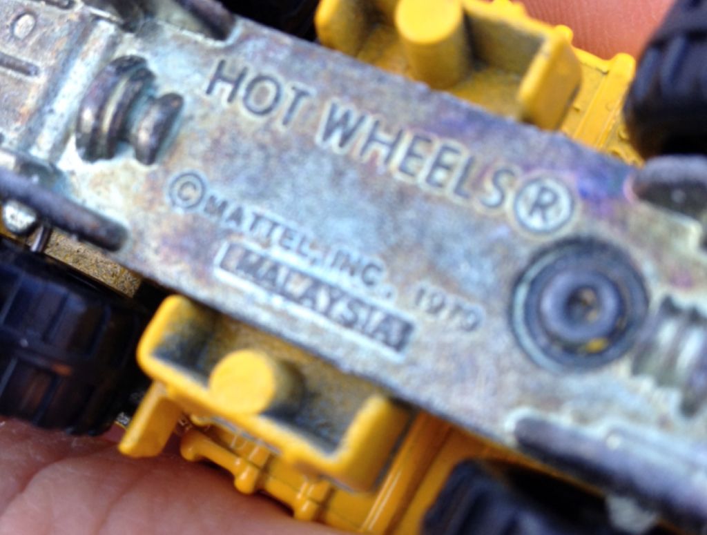 CAT Dump Truck (m) - Workhorses toy car collectible - Main Image 2