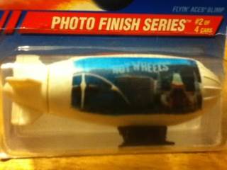 Flyin Aces Blimp - Photo Finish Series toy car collectible - Main Image 1