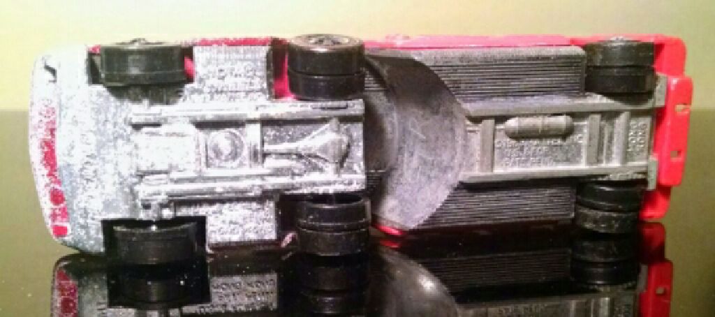 Fire Engine - The Heavyweights toy car collectible - Main Image 2