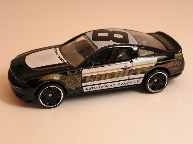 2010 Ford Mustang GT - Yellow - 2009 New Models toy car collectible - Main Image 2
