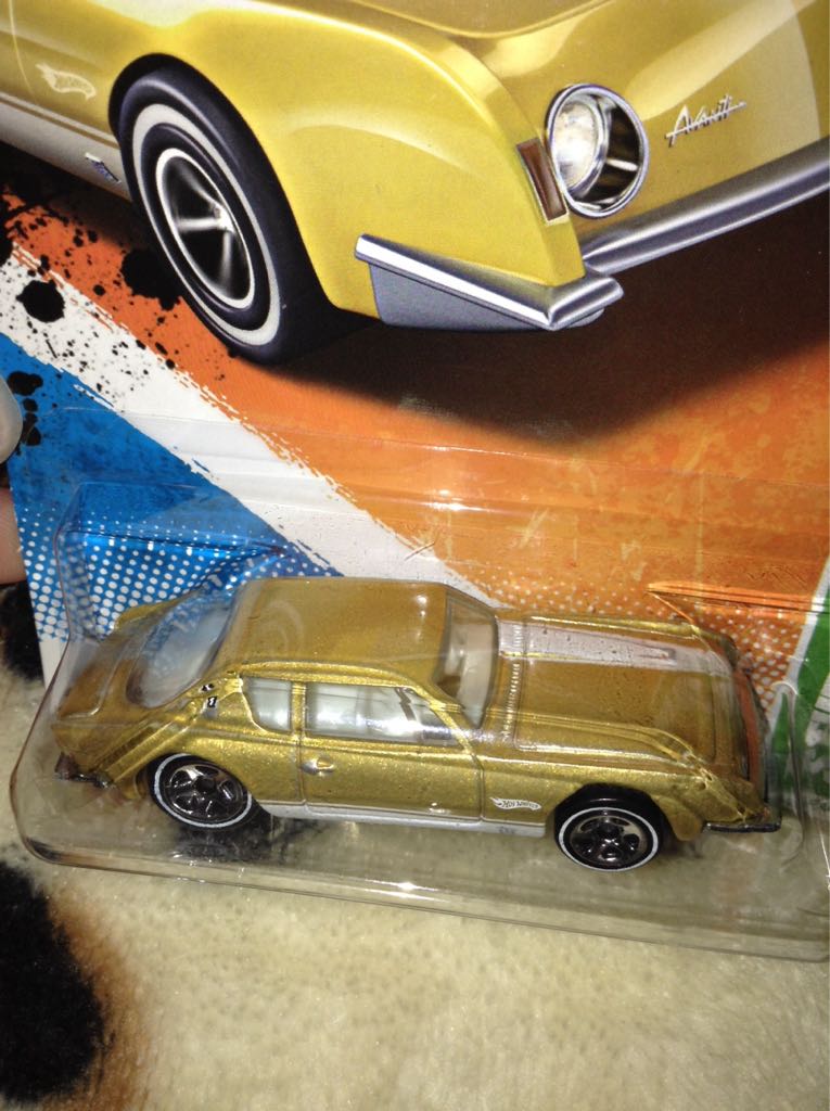 Studebaker Avanti - 2011 Treasure Hunt toy car collectible - Main Image 2