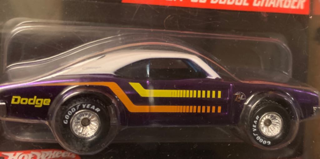 Dodge Charger Custom (purple) 1969 - Real Riders toy car collectible - Main Image 2