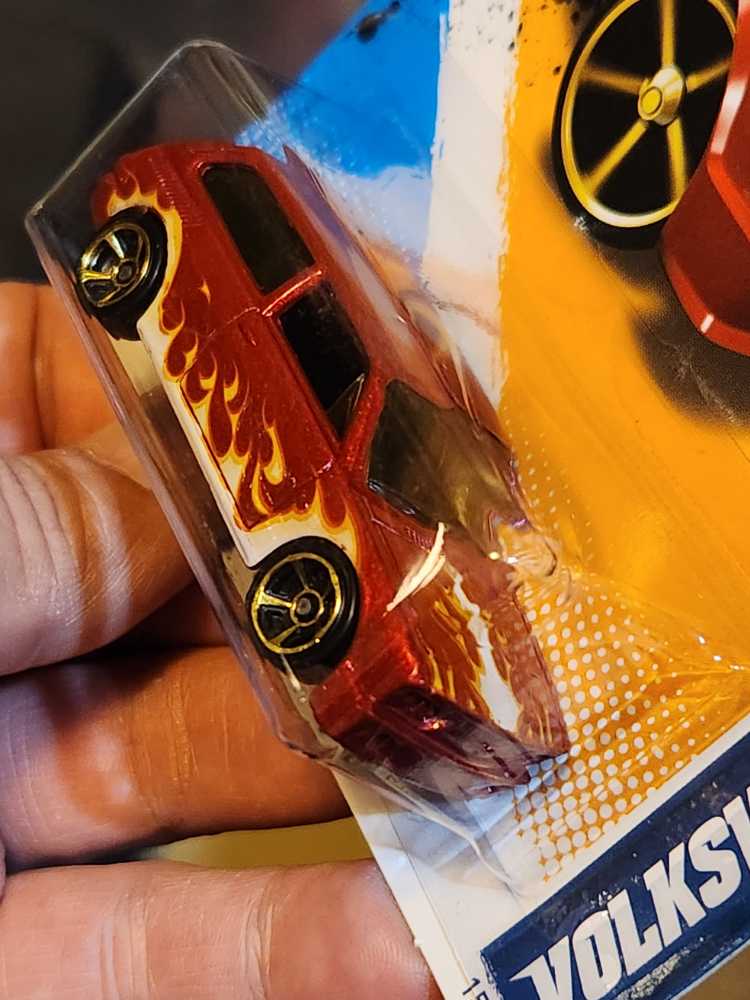Volkswagen Brasilia - Heat Fleet ’12 toy car collectible - Main Image 3