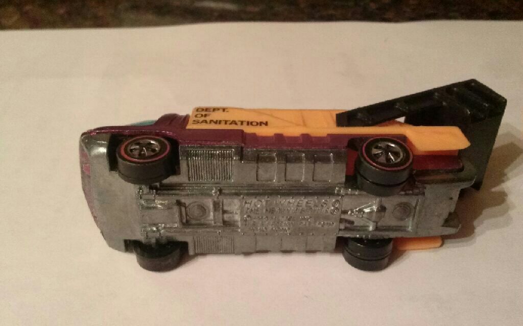 Waste Wagon - The Heavyweights toy car collectible - Main Image 2