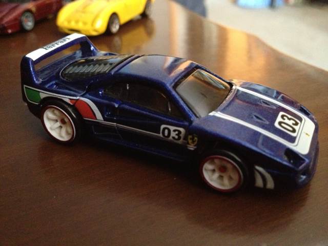 Ferrari F40 - Mainline toy car collectible - Main Image 2