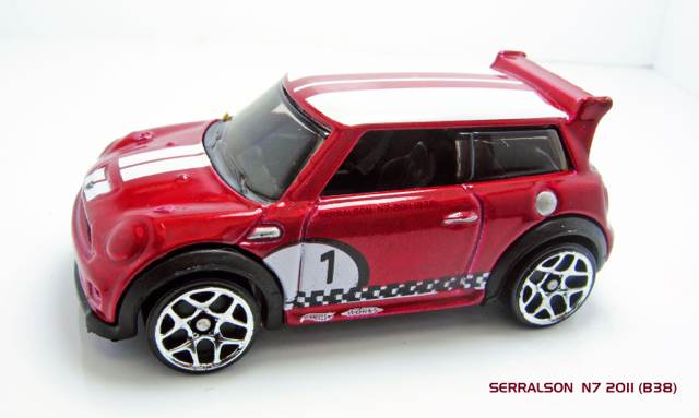 Mini Challenge - 2011 HW Premiere toy car collectible - Main Image 2