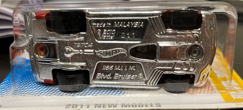 Blvd. Bruiser - 2011 New Models toy car collectible [Barcode 027084944310] - Main Image 3