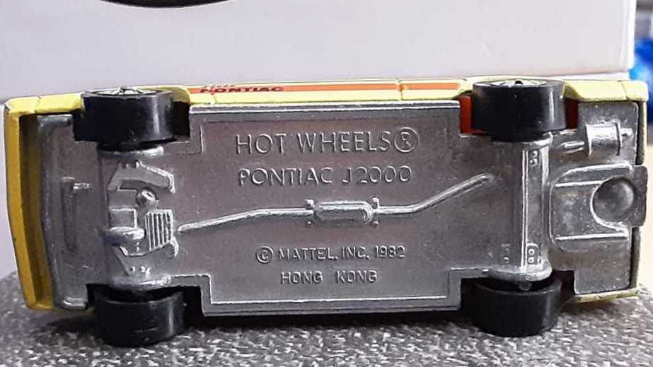 Pontiac J2000 - Black Wall toy car collectible - Main Image 3