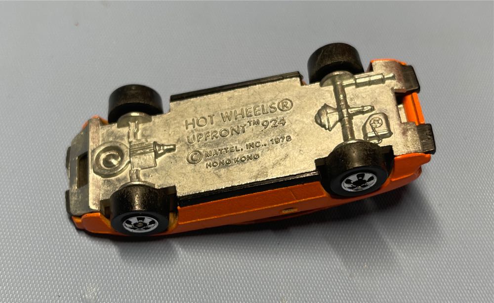 Upfront 924 - Hot Wheels Porsche toy car collectible - Main Image 4