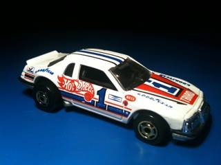 Thunderbird Stocker - Hot One toy car collectible - Main Image 1