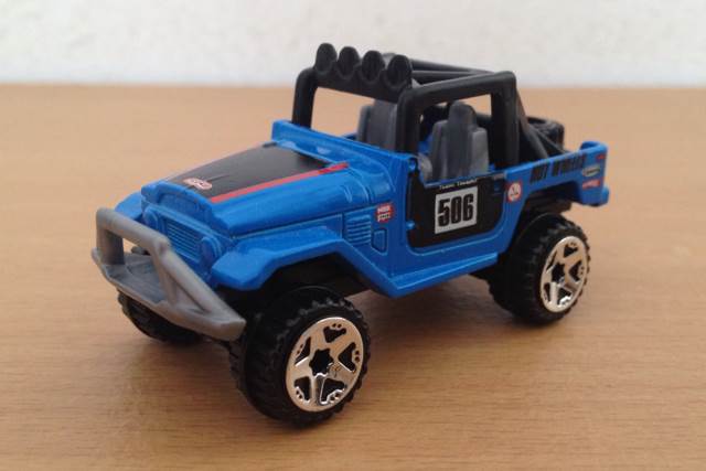 Toyota Land Cruiser FJ40 - Performance toy car collectible - Main Image 2