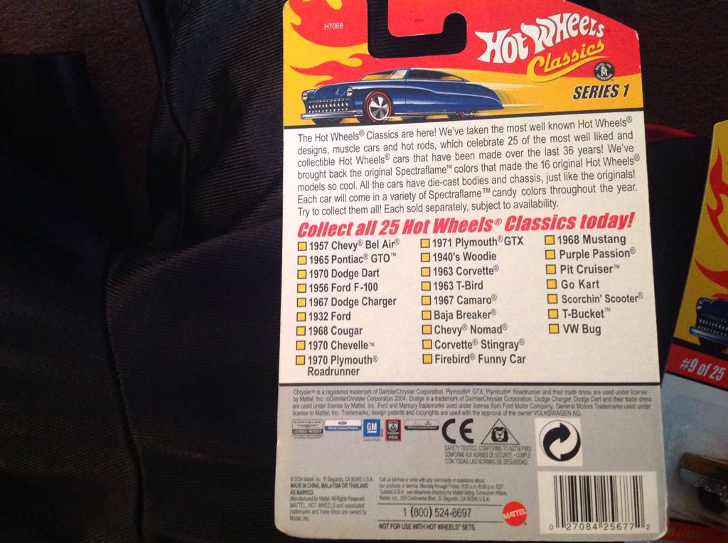 DODGE DART 1970 ~HOT WHEELS®️ - CLASSICS - Pink - 2005-HOT WHEELS®️ CLASSICS toy car collectible - Main Image 2