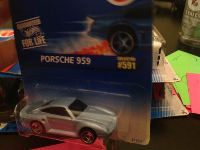 Porsche 959 - Mainline toy car collectible - Main Image 2