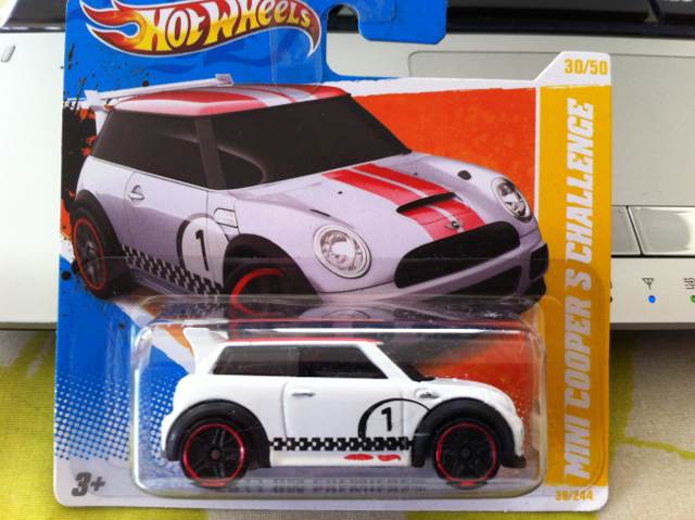 Mini Cooper S Challenge - HW Premiere toy car collectible - Main Image 2