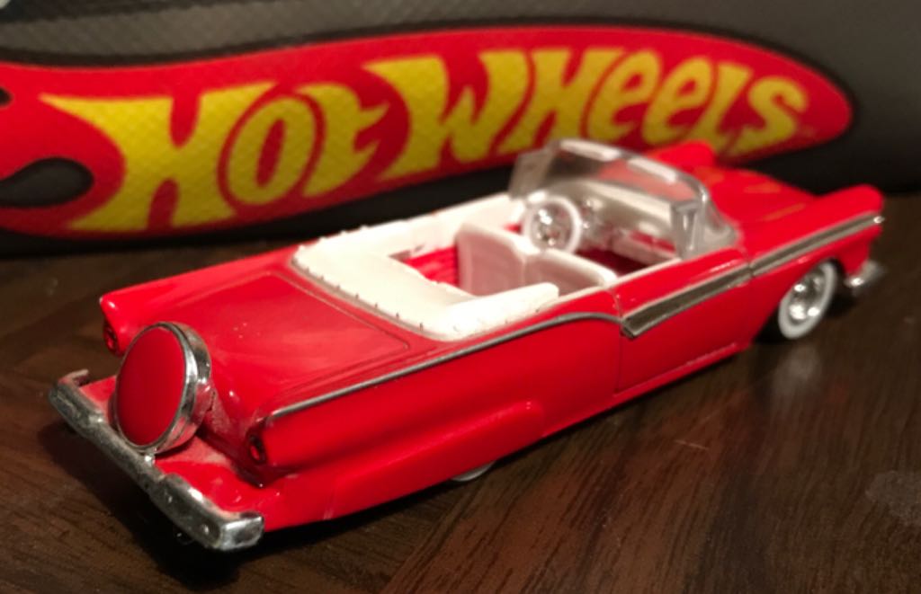 ’57 Ford Fairlane - 100% Hot Wheels toy car collectible - Main Image 2