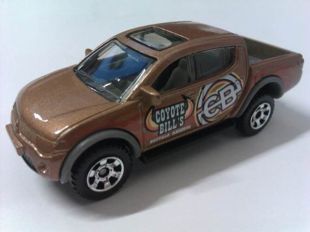 Mitsubishi L200/Triton - Outdoor Sportsman toy car collectible - Main Image 2