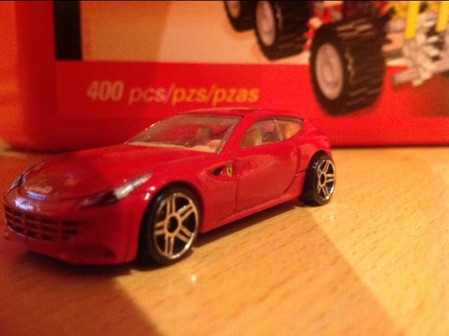 Ferrari FF 2011 - 2011 HW Premiere toy car collectible - Main Image 2