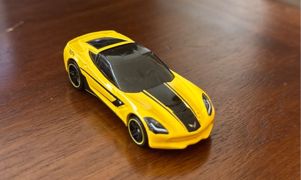 Corvette Stingray - Hot Wheels toy car collectible - Main Image 2