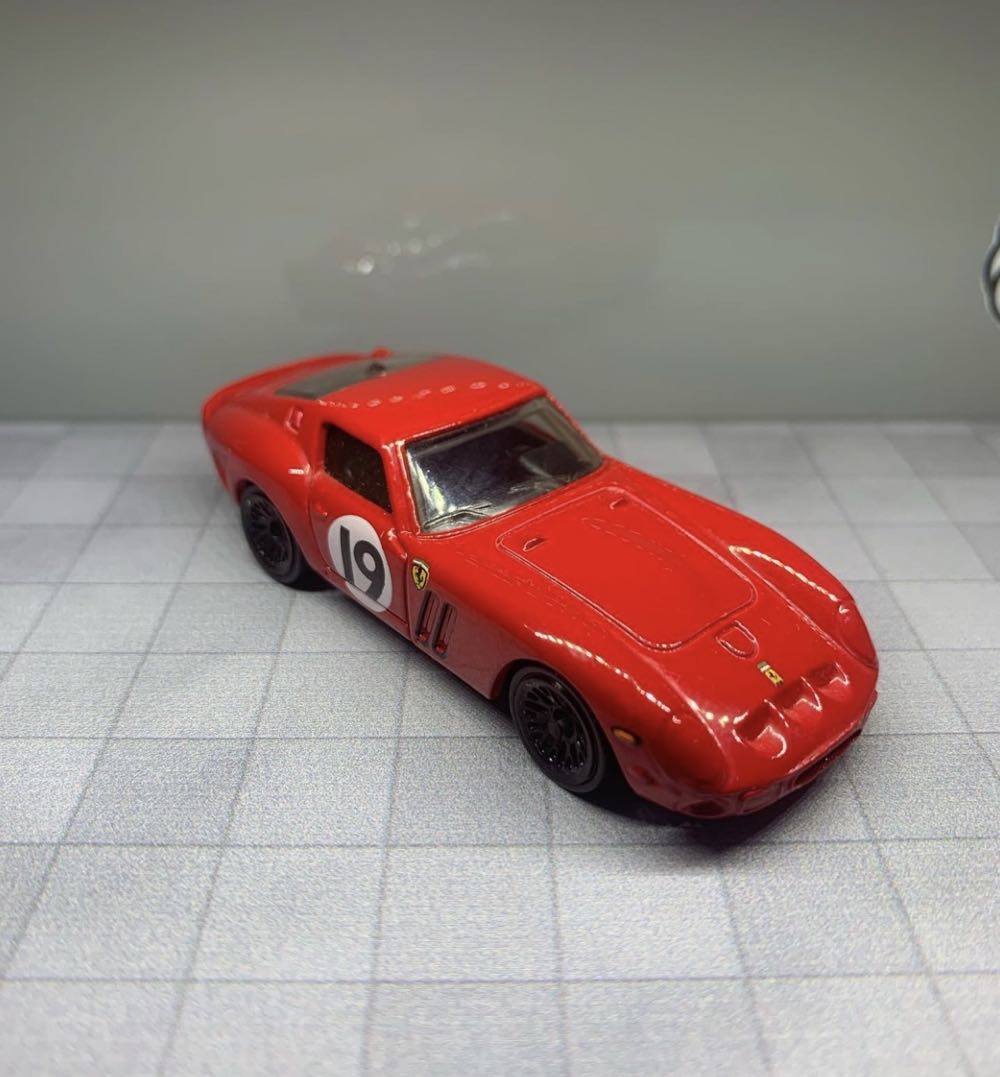 Ferrari 250 GTO - Red - HW Premiere toy car collectible - Main Image 4