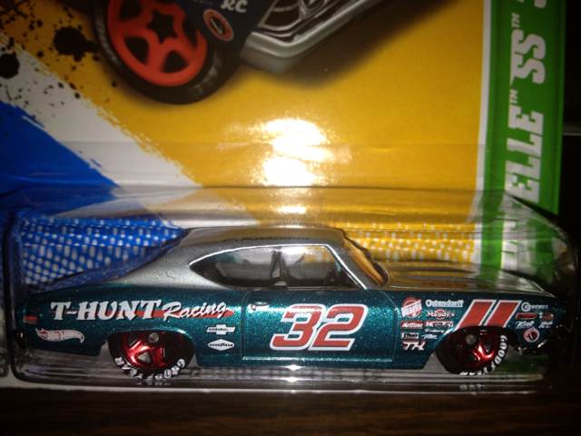 ‘69 Chevelle SS 396 - 2012 - HW Treasure Hunts toy car collectible - Main Image 2