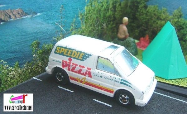 Ford Aerostar - Hot Wheels 1992 toy car collectible - Main Image 2