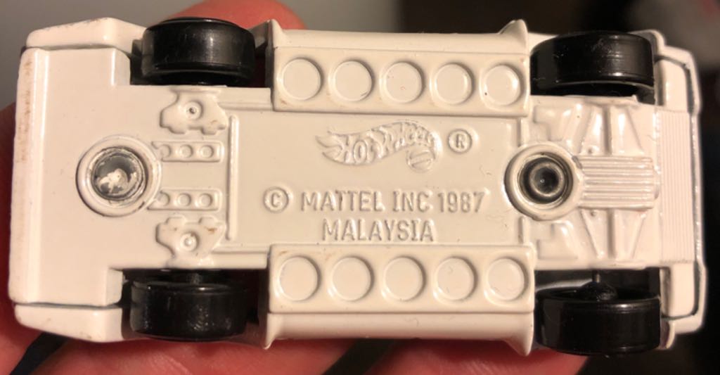 Lamborghini Countach - 1992-Main Line toy car collectible - Main Image 2