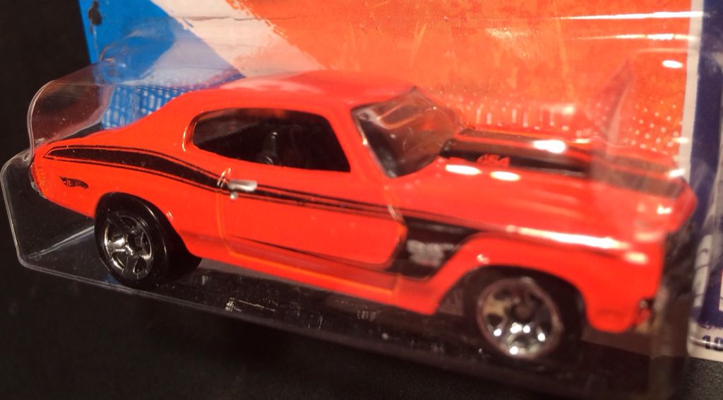 Chevelle / 1970 SS - 2011 HW Muscle Mania toy car collectible - Main Image 2