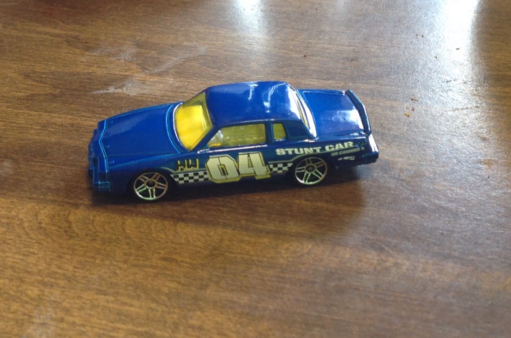 84 Pontiac - 2010 - HW Race World - Movie Stunts toy car collectible - Main Image 2
