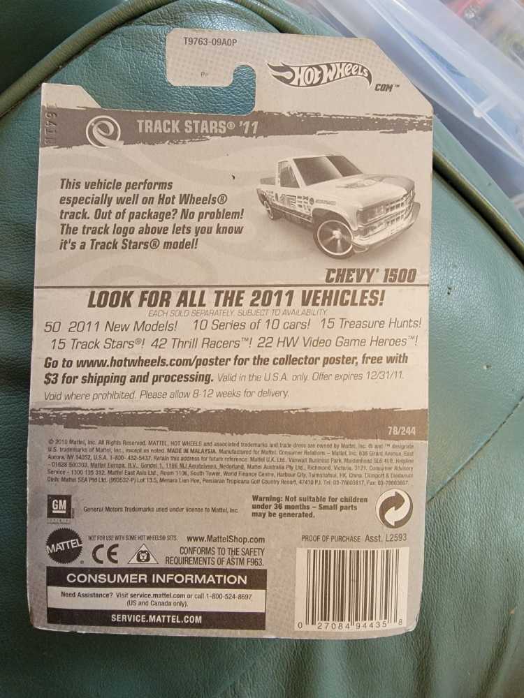 Chevy 1500 - Track Stars ’11 toy car collectible - Main Image 2