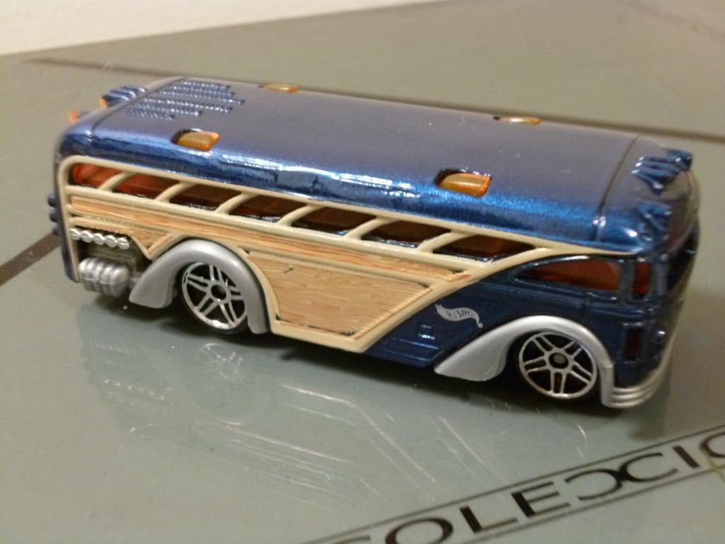Surfin School Bus - Hot Wheels 2001 toy car collectible - Main Image 2