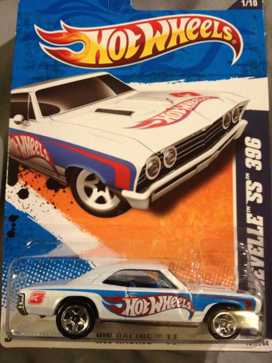 ’67 Chevelle SS 396 - ’17 Muscle Mania toy car collectible - Main Image 2