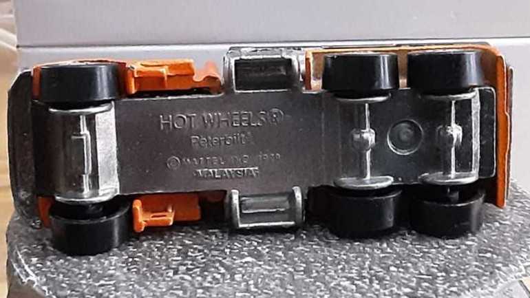 Peterbuilt Tank Truck - Workhorses toy car collectible - Main Image 3