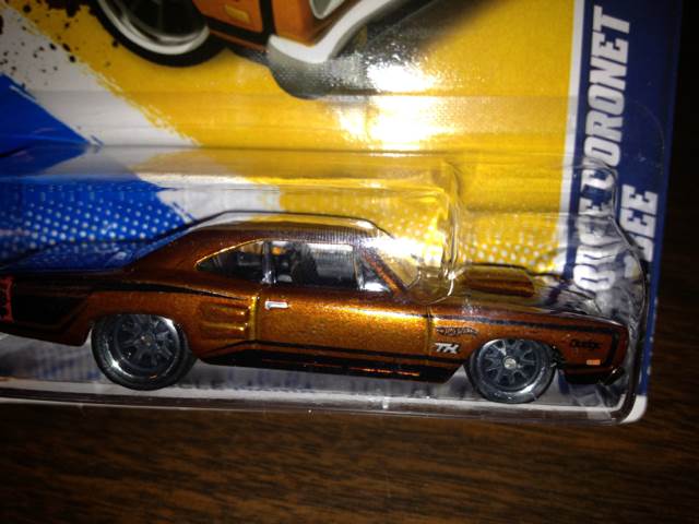 ’69 Dodge Coronet Super Bee - Muscle Mania Morar 12 toy car collectible - Main Image 2