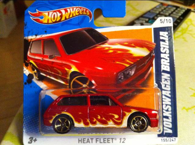 Volkswagon Brasilia - Heat Fleet 12 toy car collectible - Main Image 2