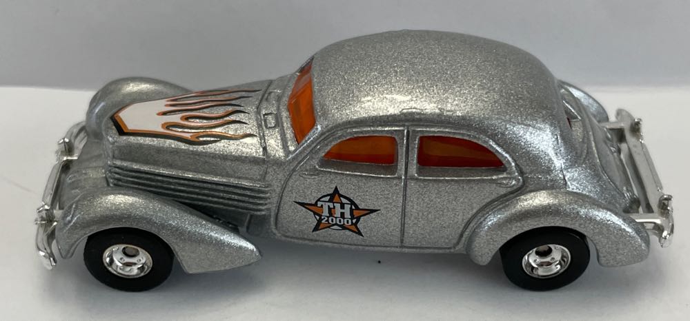 Cord 36 - Treasure Hunt toy car collectible - Main Image 3