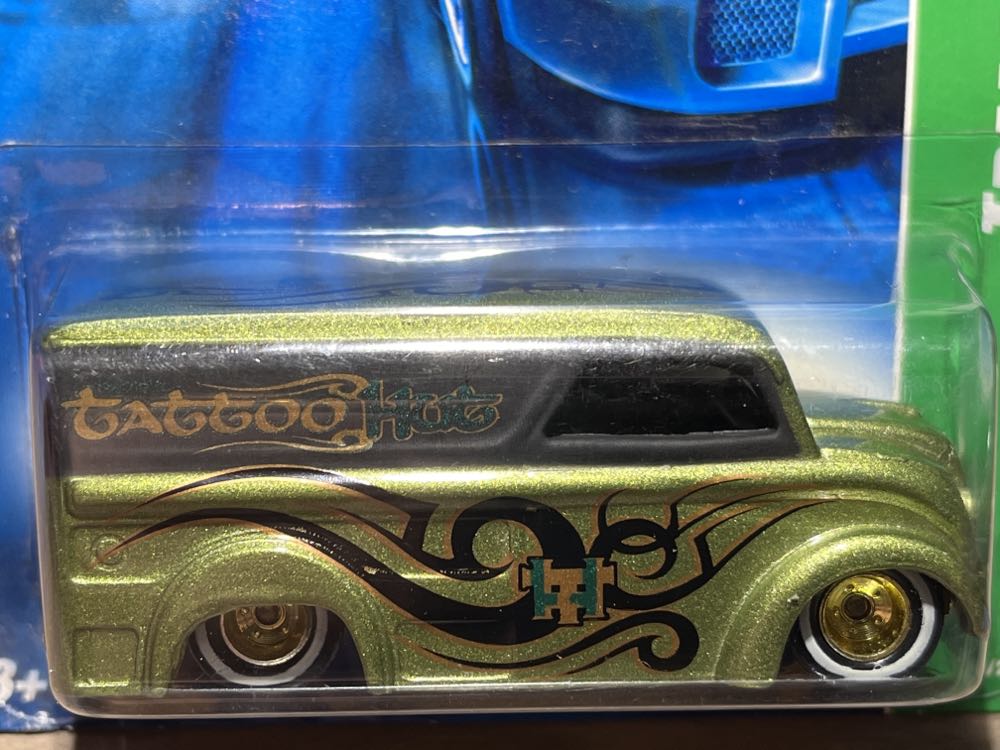 2006 #50 Dairy Delivery STH - Treasure Hunt toy car collectible - Main Image 2