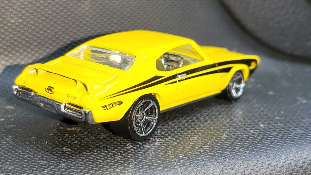 6/10 69 Pontiac GTO Judge - 2010 - HW Muscle Mania™️ toy car collectible - Main Image 2